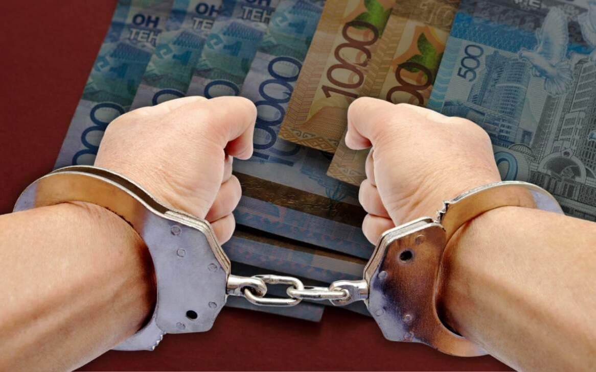 Степногорскта банк бөлімшесінің директоры мен кассир 255 млн теңге жымқырды