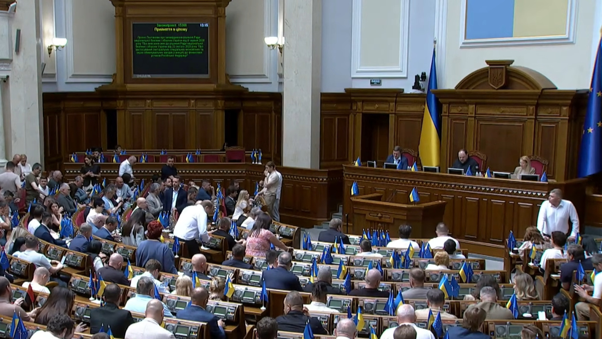 Правительство Украины ушло в отставку вслед за премьером