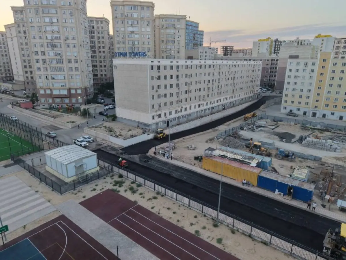 В Актау наконец начали комплексное благоустройство 16 микрорайона
