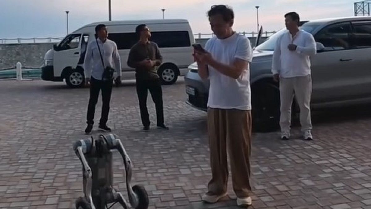 Джеки Чанға Актауда робот-ит көрсетілді