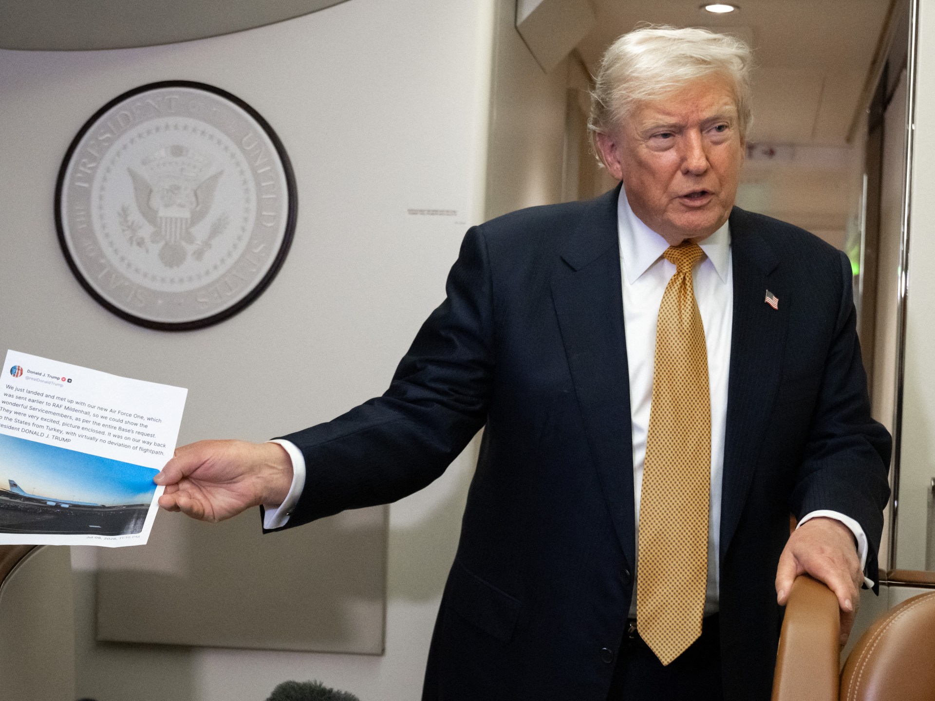 Медиакомпания Трампа планирует брать $100 тыс. в месяц за доступ к его постам