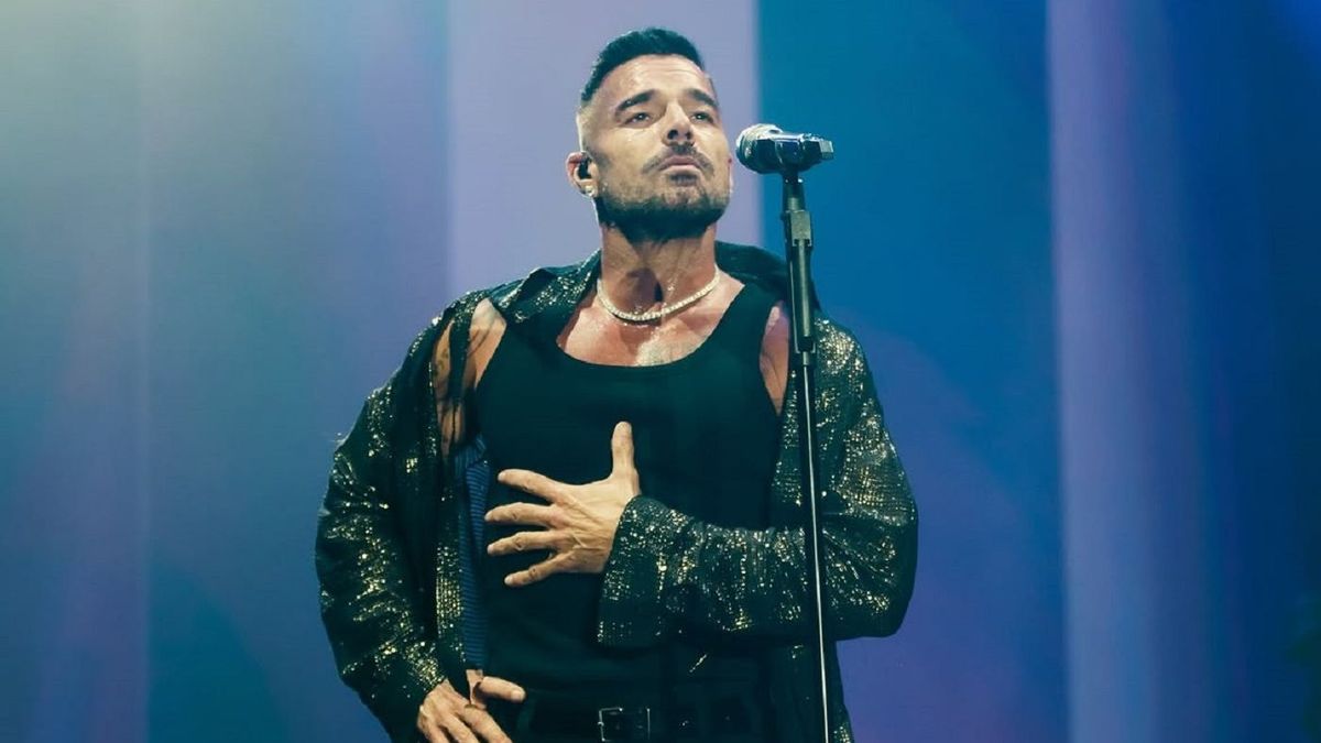 Рики Мартин әлеуметтік желілерінде Алматыны көрсетті