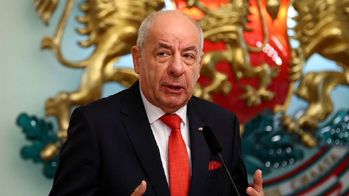 Президент Венгрии подписал поправку о собственном смещении