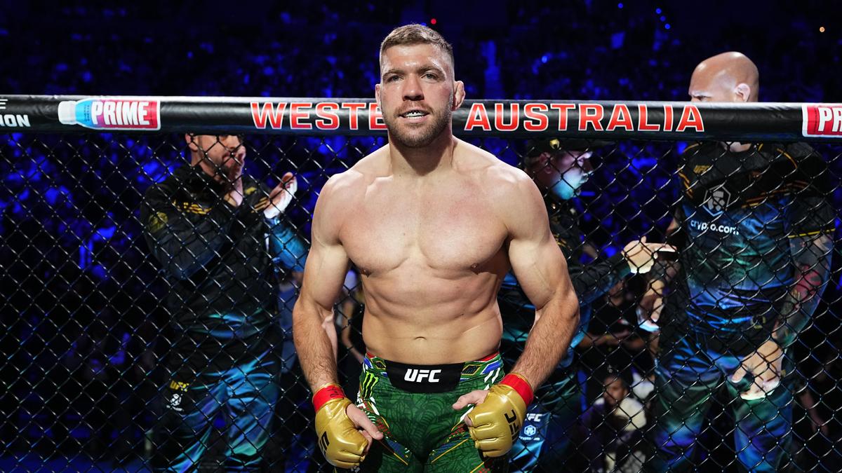 Дрикус дю Плесси разгромил Камару Усмана в главном бою турнира UFC