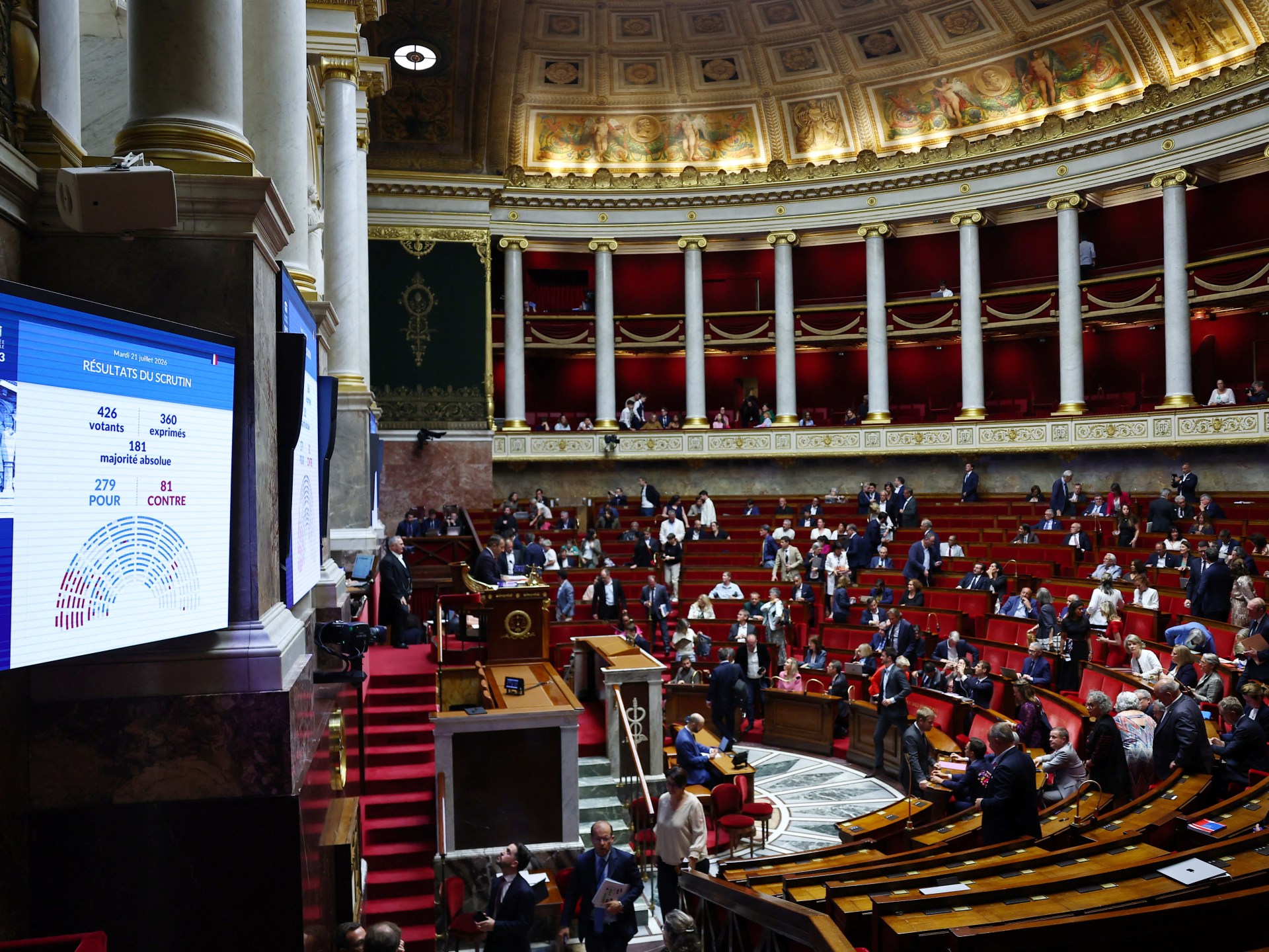 Французский парламент принял закон о запрете соцсетей для детей до 15 лет