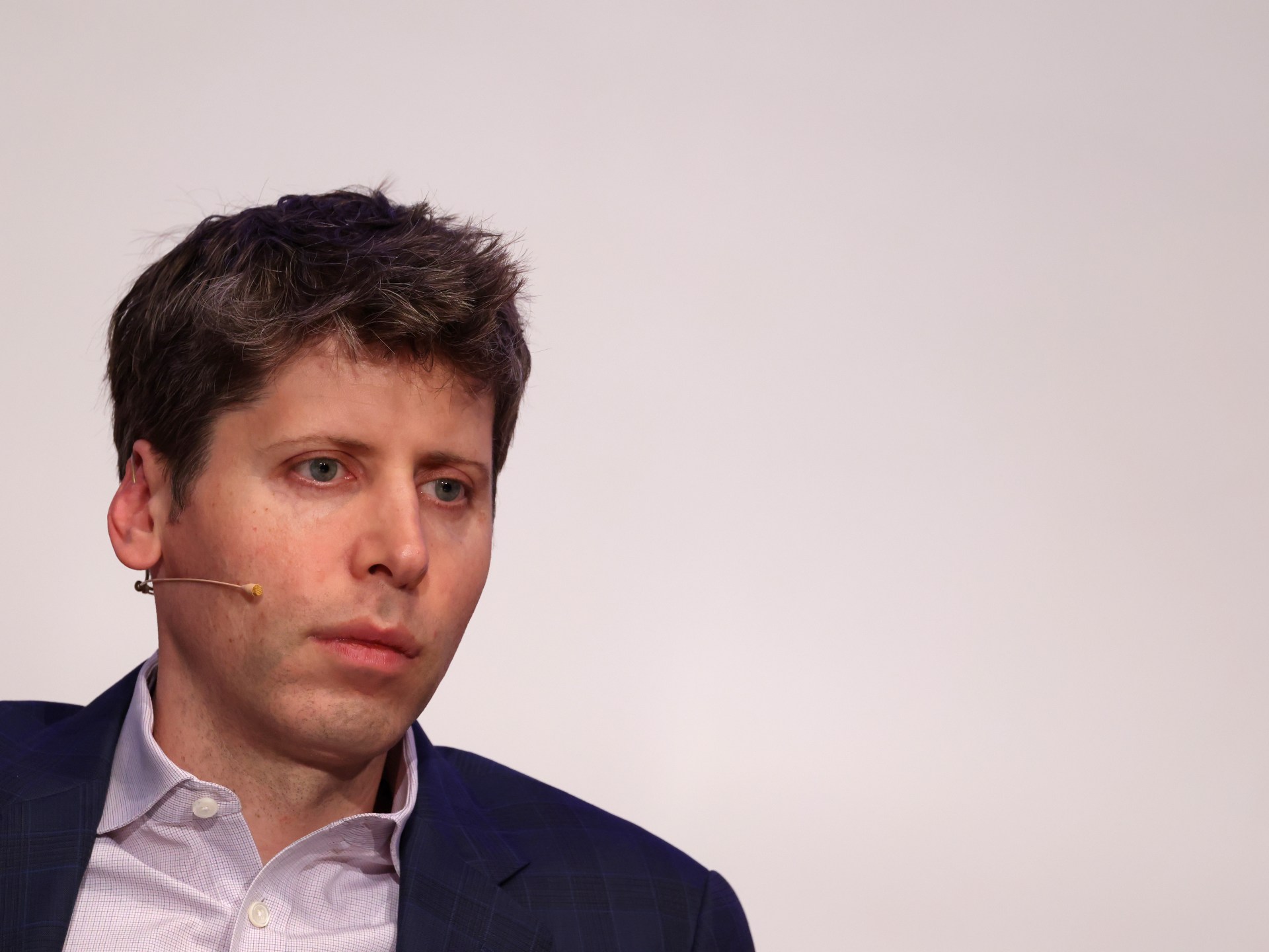 «Бұрын-соңды болмаған»: OpenAI AI модельдері басқа компанияны өздігінен бұзып өткенін мәлімдеді