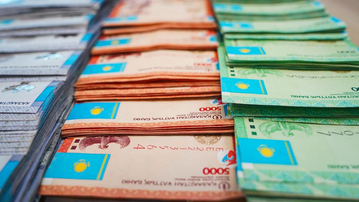 Нацбанк предупредил о подделках тенге: чаще всего фальшивомонетчики имитируют купюры в 2 тыс. тенге