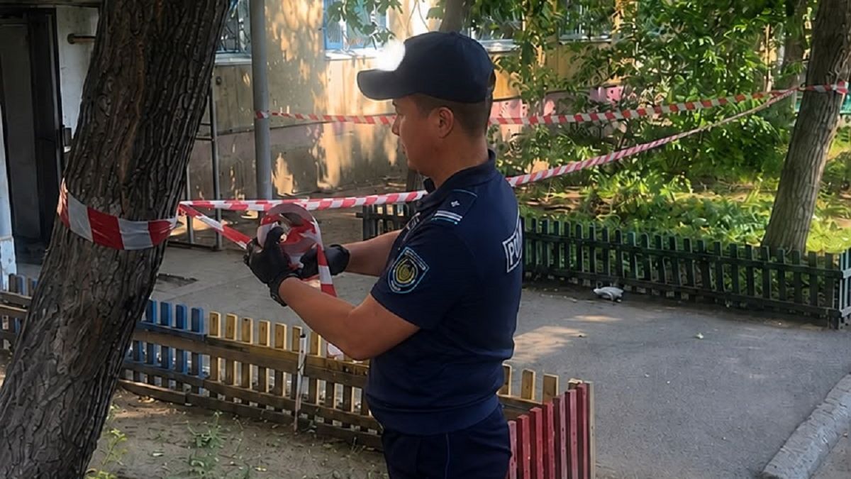Тело мужчины с признаками насильственной смерти нашли в квартире в Костанайской области
