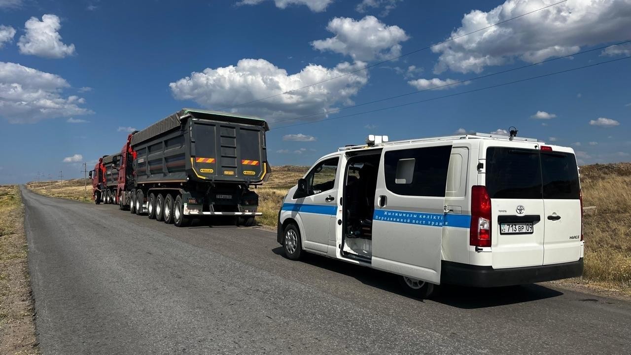 Из-за жары в Казахстане оштрафованы сотни большегрузов