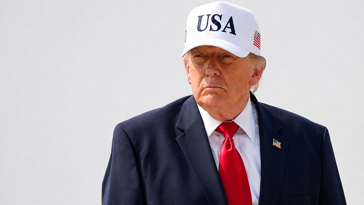 Трамп заявил, что не продает оружие Украине напрямую, а поставляет его странам НАТО