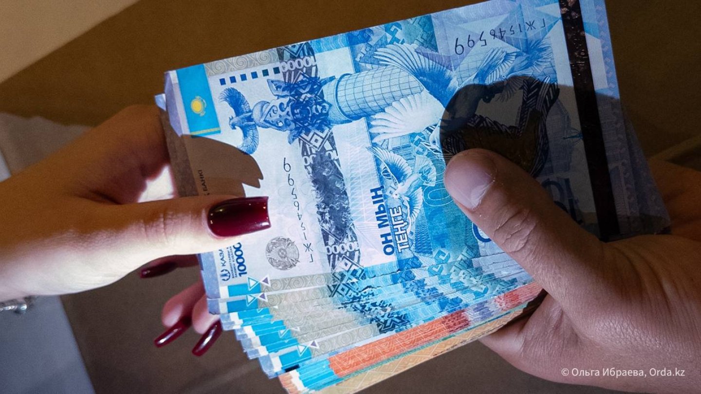 Медициналық-фармацевтикалық бақылау департаментінің басшысы 1 млн теңге пара үшін сотталып жатыр