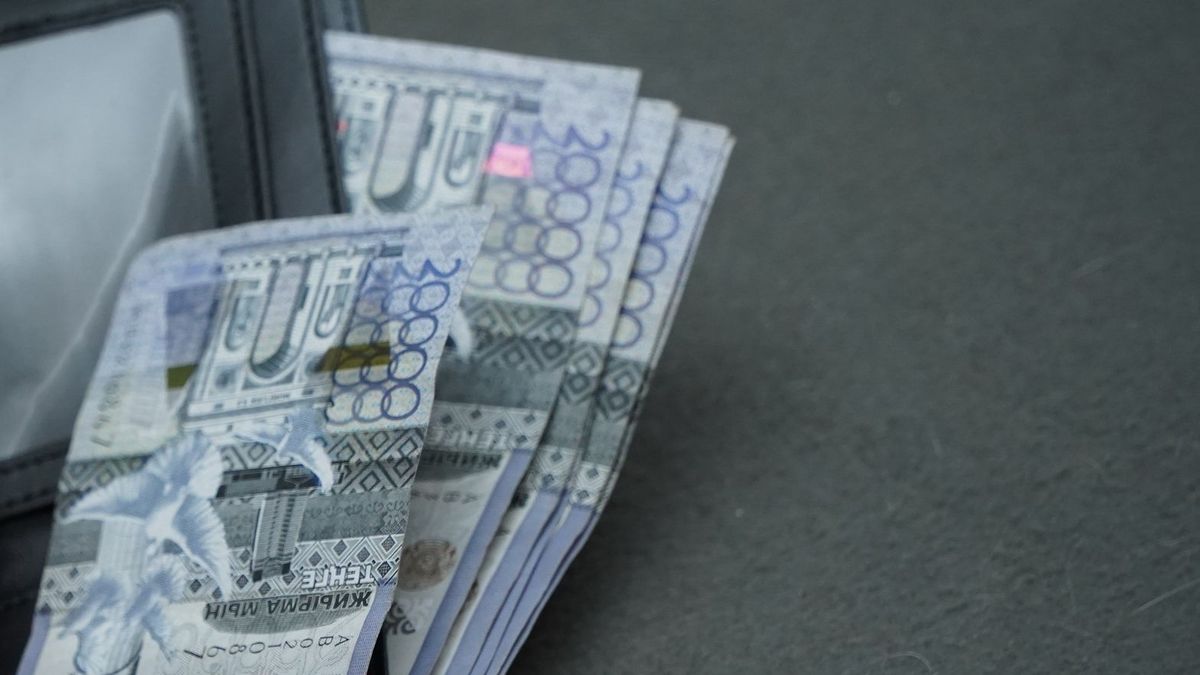 Казахстанец согласился 38 месяцев выплачивать по 100 тыс. тенге