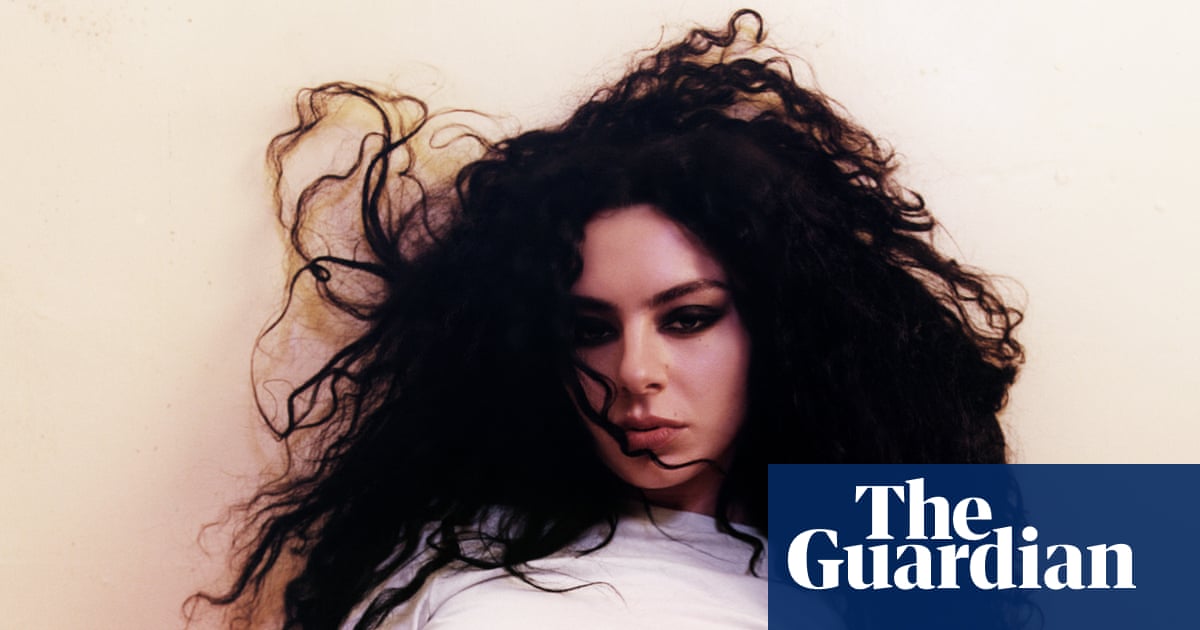 Портрет Charli XCX пополнил коллекцию Национальной портретной галереи