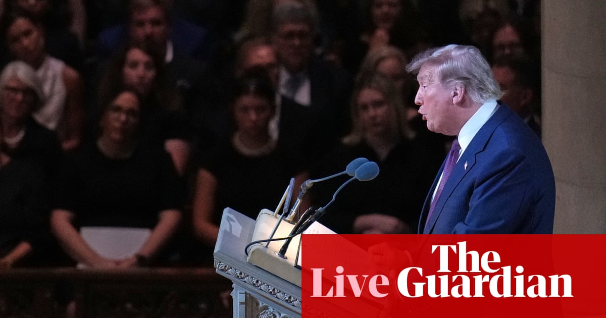 Дональд Трамп похвалил Линдси Грэма как 'сильного и стойкого' на похоронах