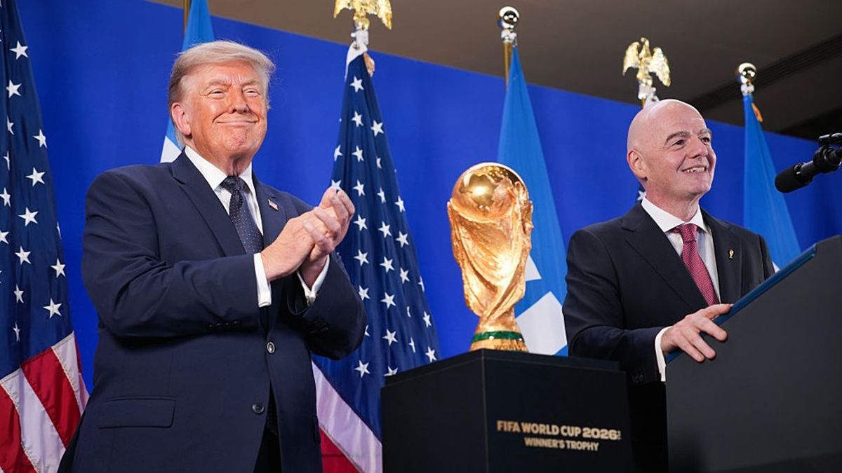 Футболдағы жанжал: Инфантино әлем чемпионаты құқығын Трамптың жақындарына сатпақ