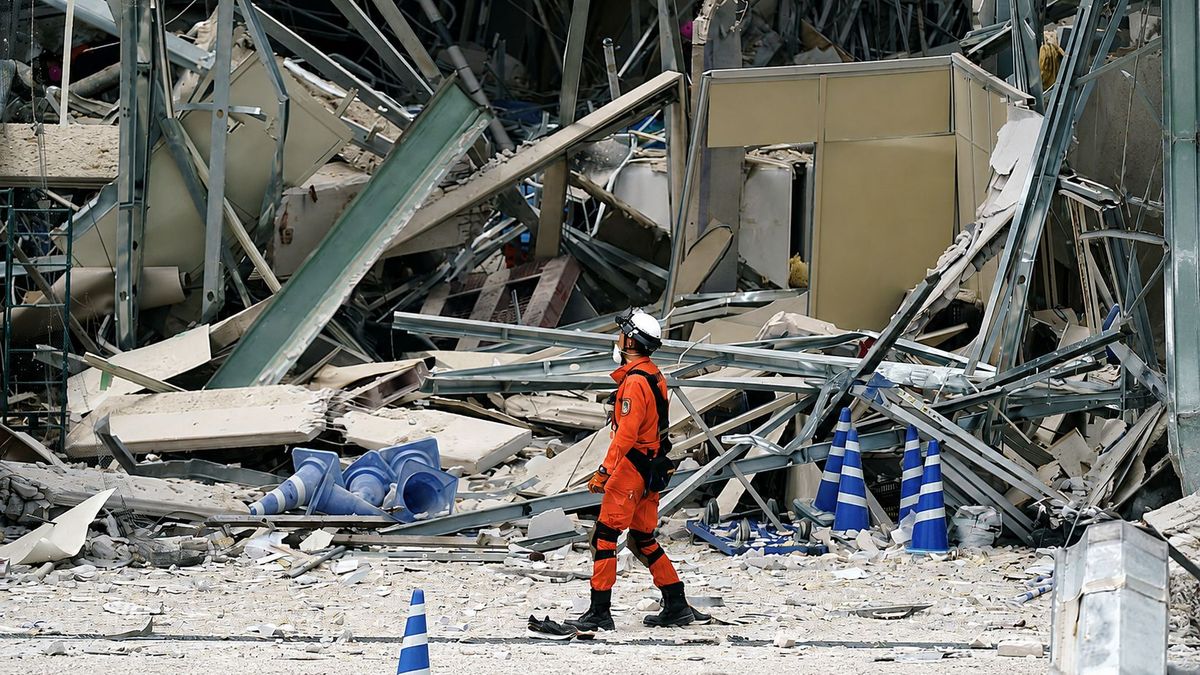 Число жертв землетрясения в Японии возросло до 28