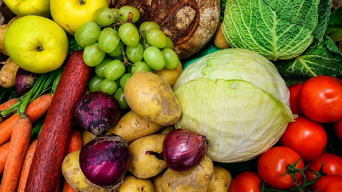 За неделю в Казахстане подешевели социально значимые продукты