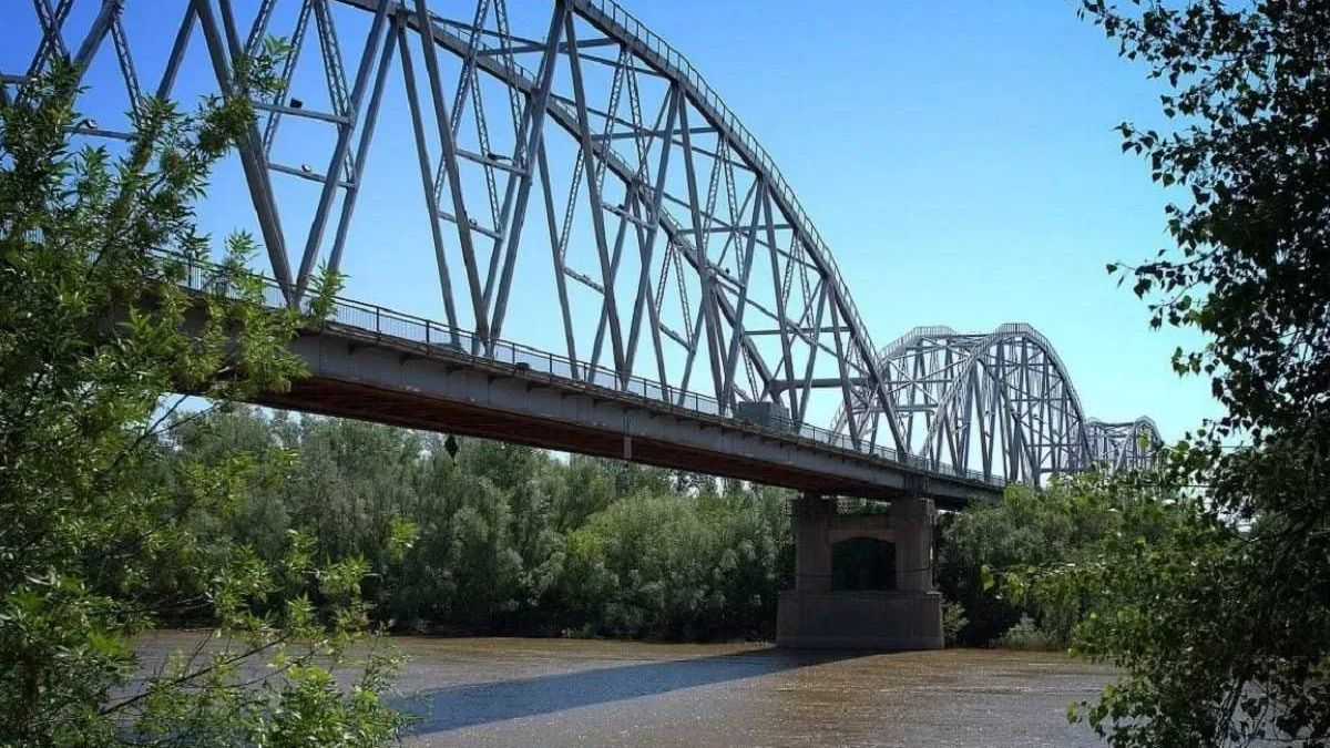 Новый мост через Урал: Казахстан улучшит трассу до границы с Россией