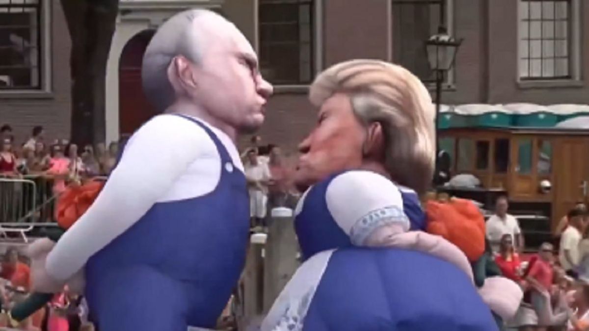 Путина и Трампа изобразили целующейся парой на прайде в Амстердаме