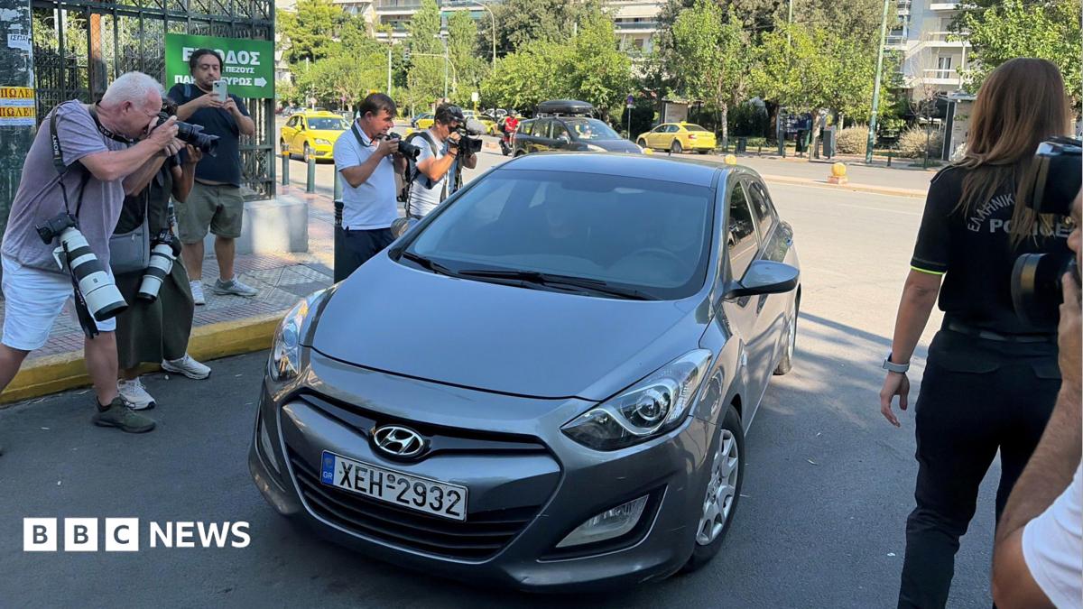 Афганский боксер доставлен в греческий суд по делу о гибели шотландки