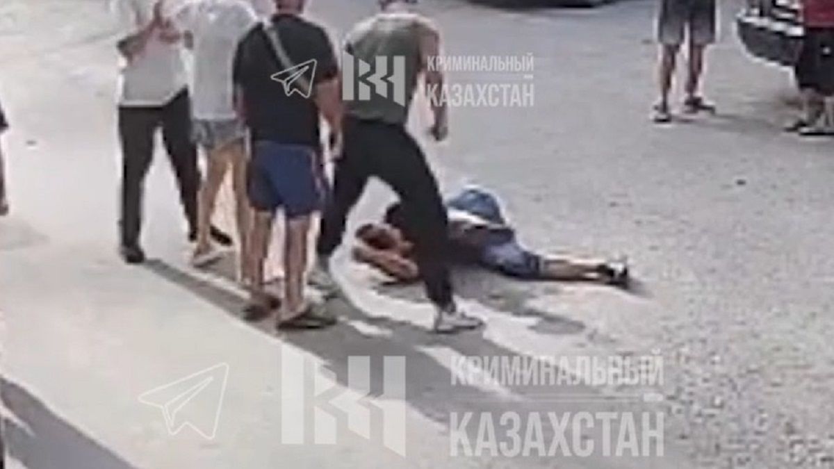 Жестокое избиение мужчины в Павлодаре попало на видео