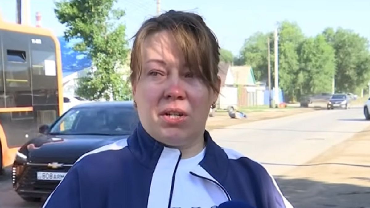 Сбил и переехал таксист: врачи борются за жизнь 10-летней девочки из Актобе