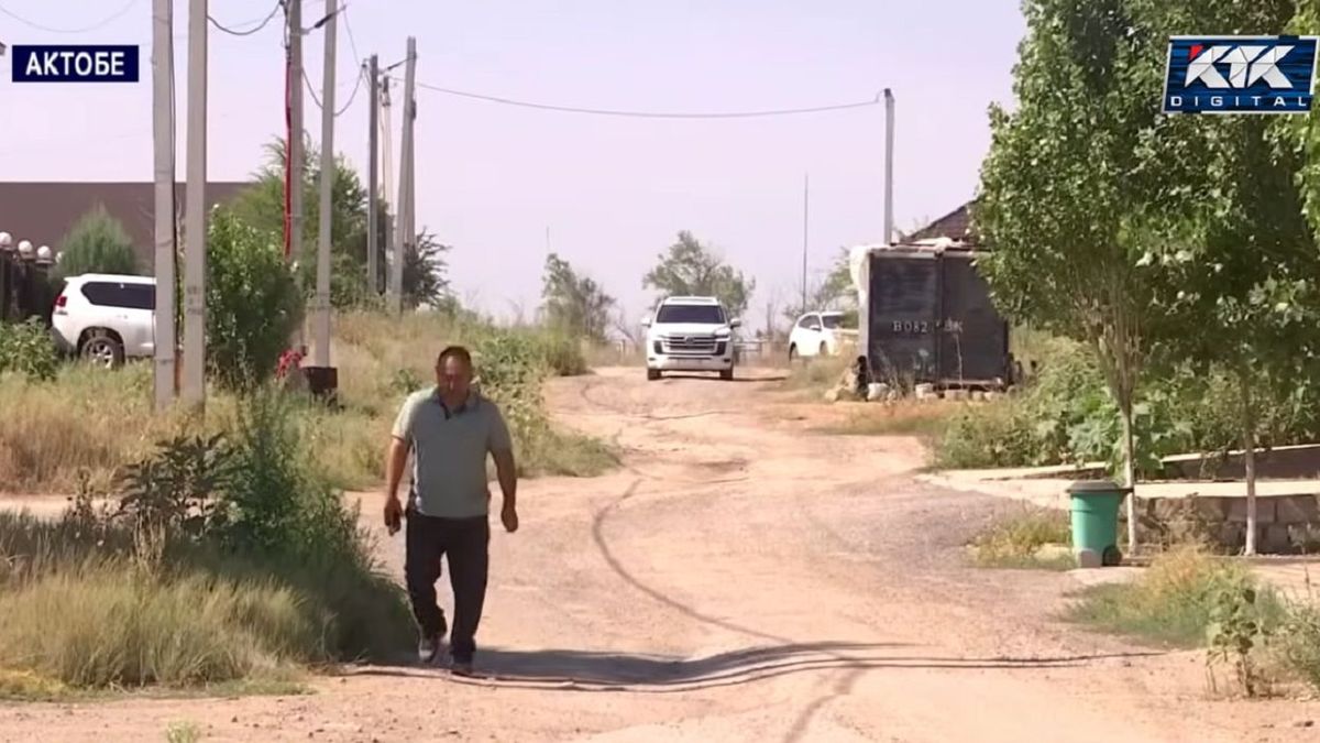 Проект есть, а денег нет: жители элитного района в Актобе оказались в "грязевой ловушке"