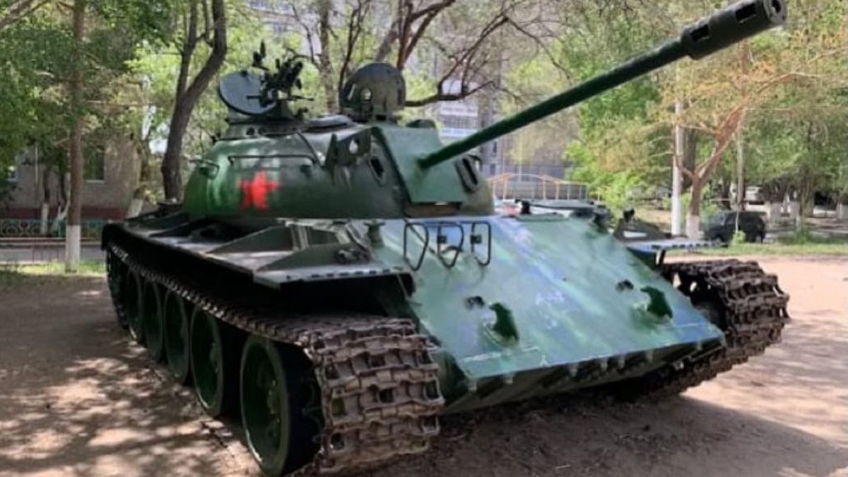 Жители Темиртау встали на защиту танка во дворе: аким прокомментировал ситуацию