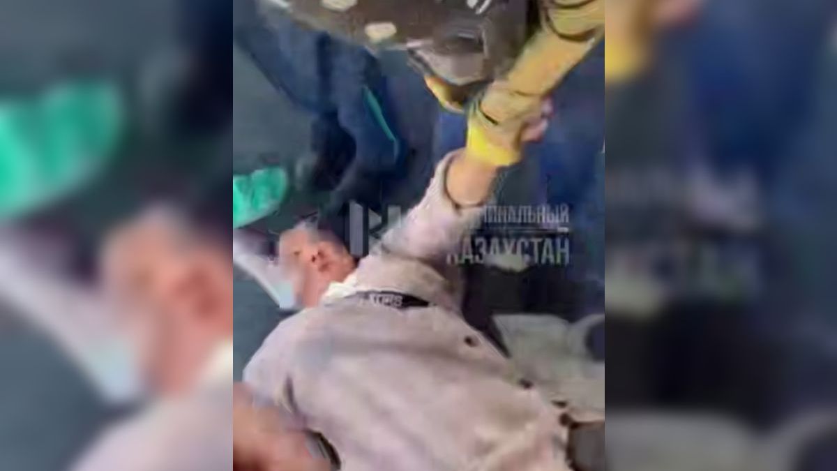 В Жетысу женщину пнули по лицу на глазах у полицейского