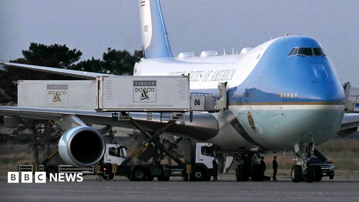 СМИ: Трамп тайно сменил самолет из-за угрозы со стороны Ирана