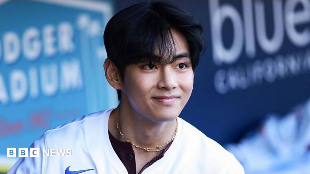 BTS V раскрыл проблему со слухом во время прямой трансляции