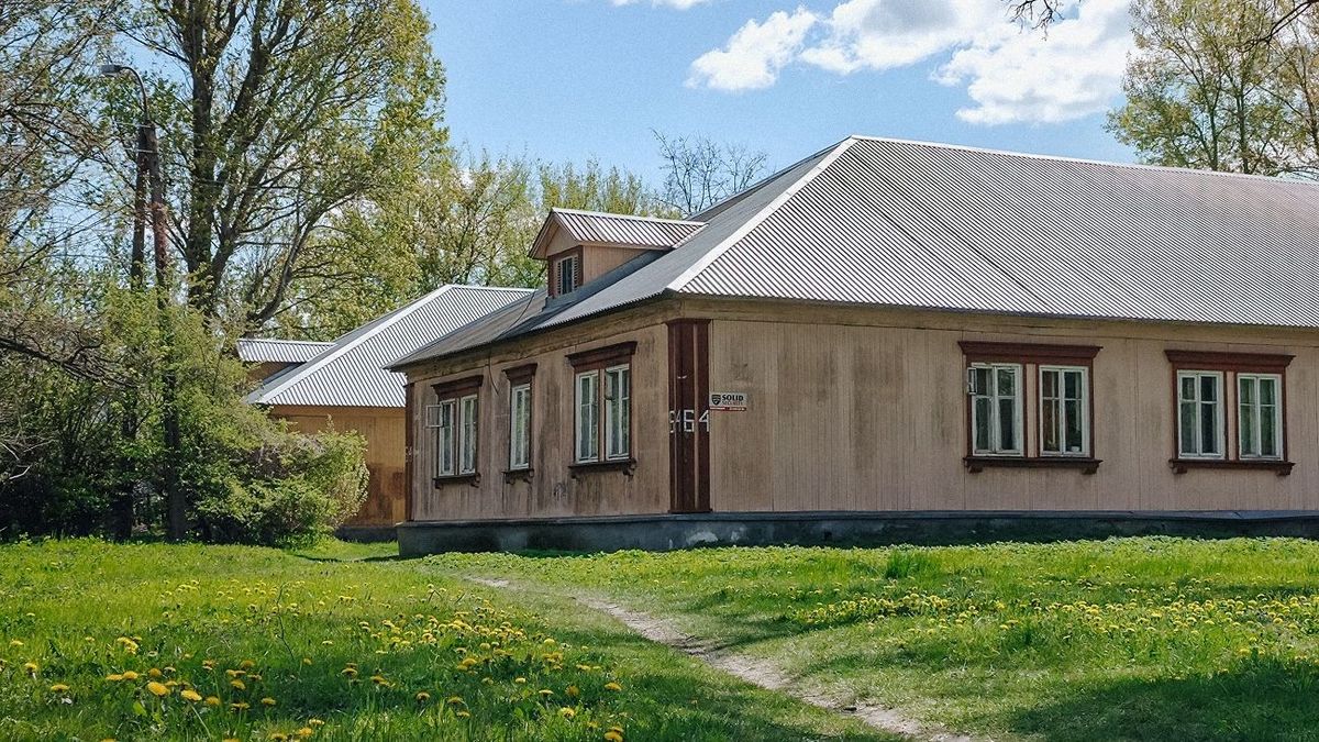 Семья обнаружила незваного гостя, жившего под их домом и пользовавшегося их электричеством