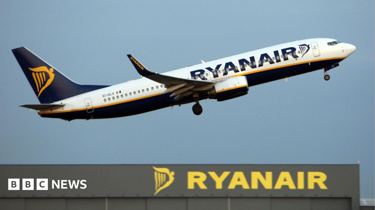 Отчет: обломки двигателя разбили окно Ryanair, в которое высунулась голова пассажира