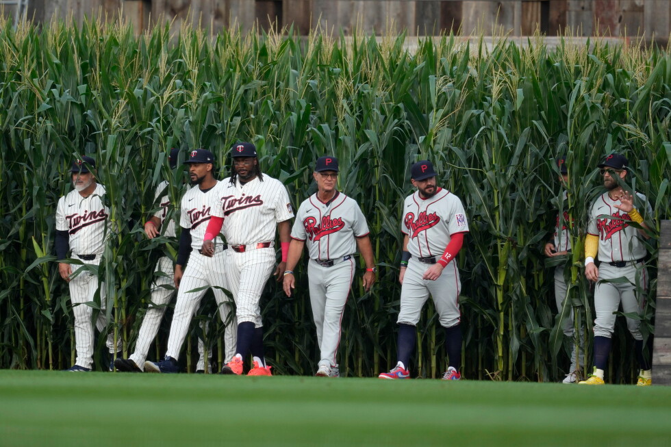 На поле Field of Dreams встретились 26 членов Зала славы