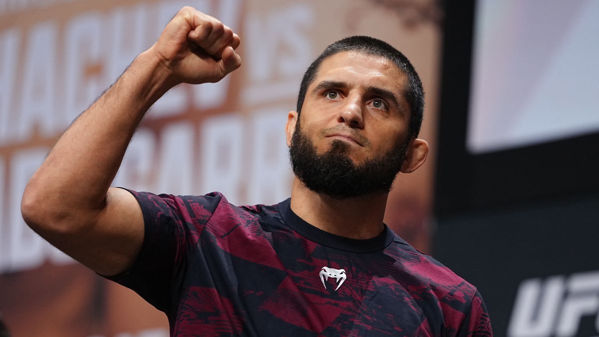 Махачев и Мачадо Гэрри провели финальную дуэль взглядов перед UFC 330