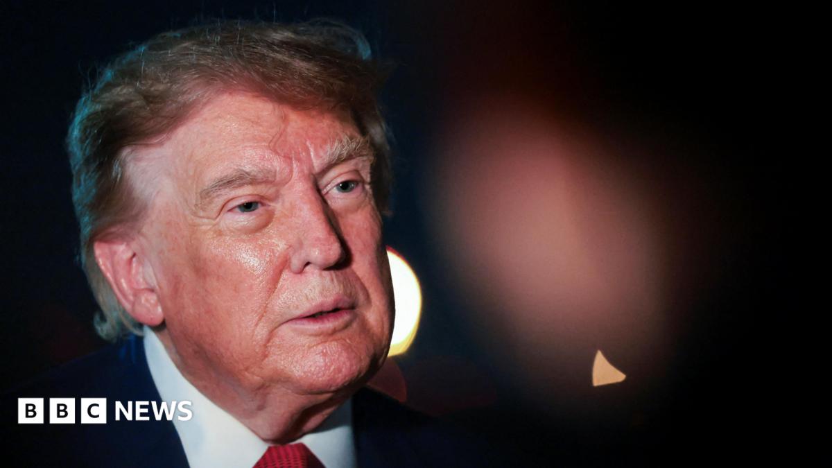Трамп объявил о сокращении совместных военных учений с Южной Кореей
