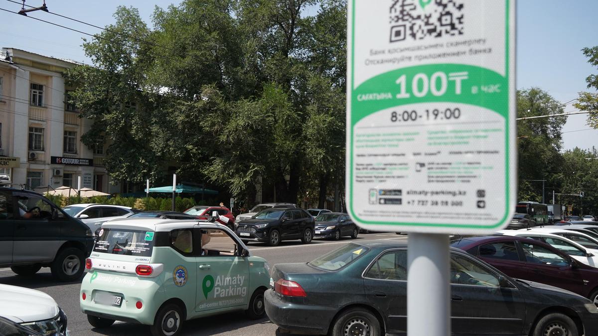 В Алматы введены новые правила парковки: бесплатные места для жителей и поминутная оплата