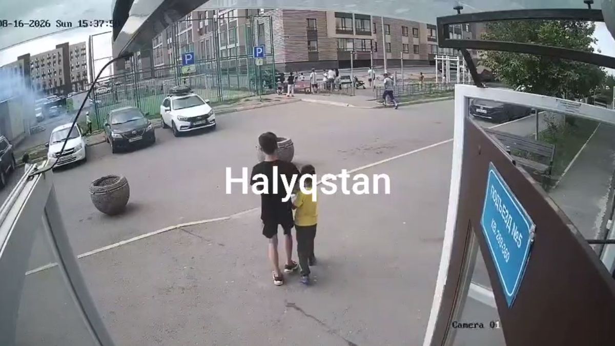 Ребенок получил удар током на детской площадке в Астане