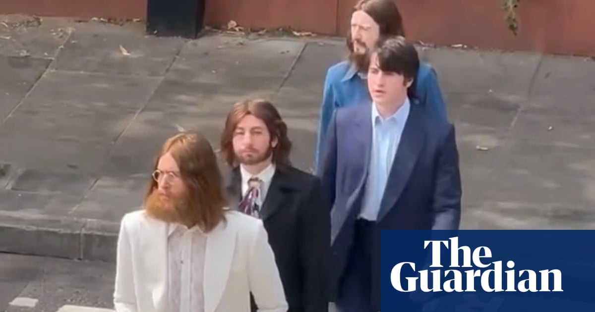 Съёмки фильма о Beatles воссоздают знаменитую обложку Abbey Road