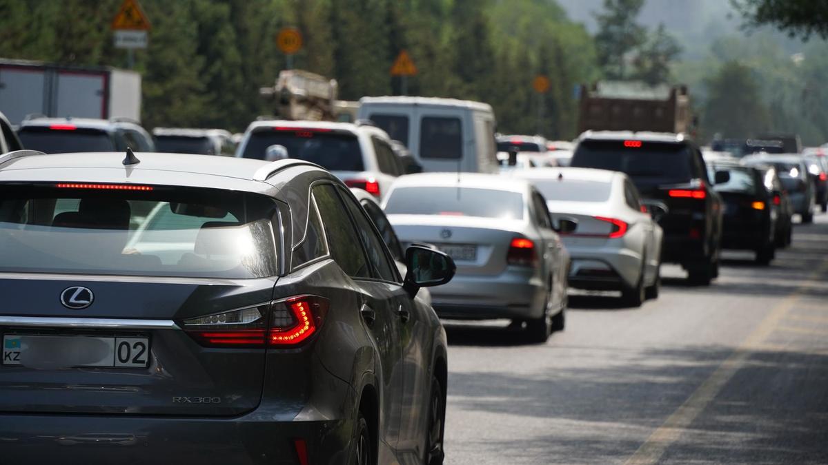 В Алматы планируют выкупать старые авто через спецкомпанию: подробности