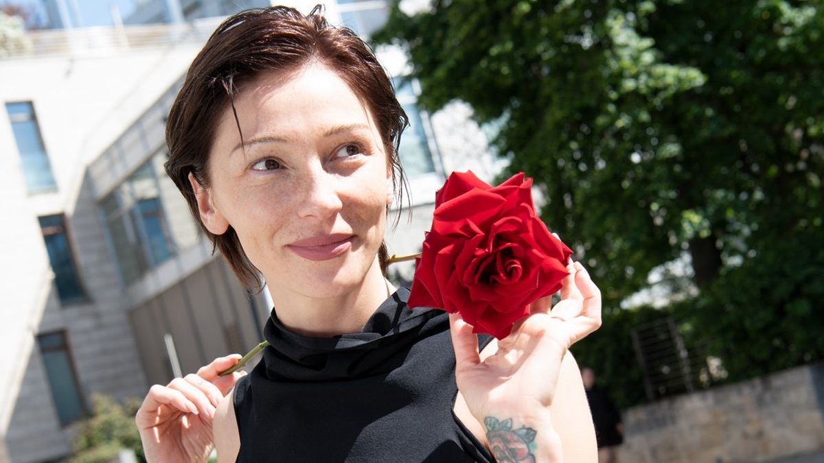 Настя Ивлеева показала фото с короткой стрижкой, которые долго скрывала