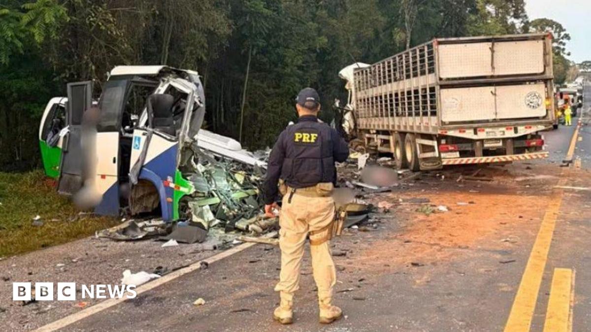 В Бразилии в ДТП с автобусом и грузовиком погибли более 20 человек