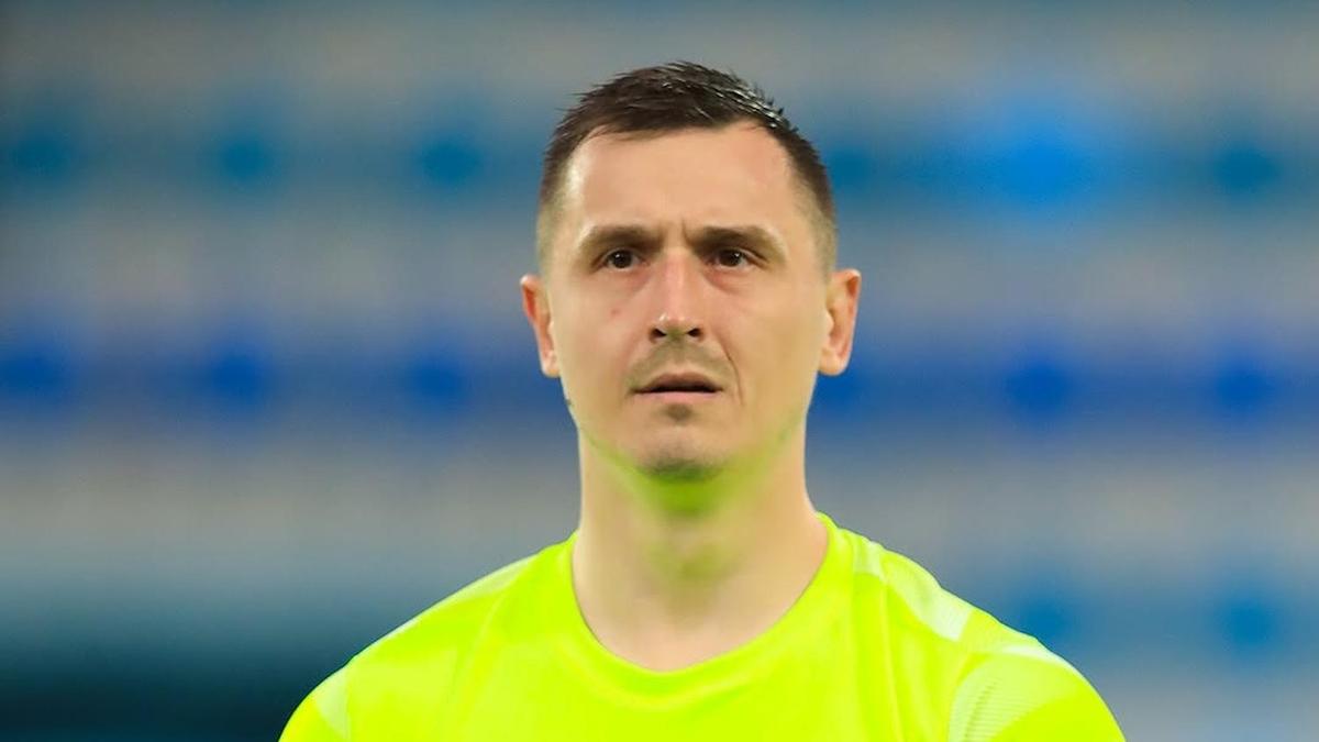 Клуб казахстанского вратаря уступил в первом матче плей-офф Лиги чемпионов