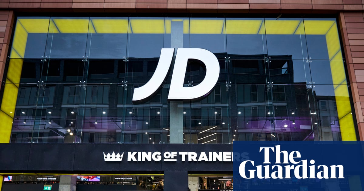 JD Sports снижает прогноз прибыли из-за падения продаж кроссовок на фоне роста стоимости жизни