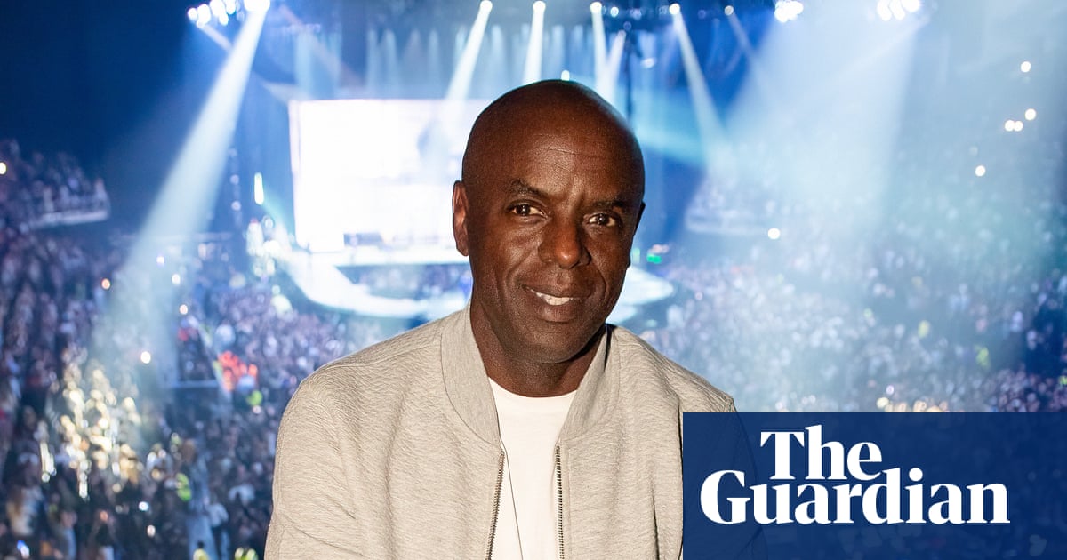 Ди-джей BBC Radio 2 Тревор Нельсон восстанавливается после операции по удалению опухоли мозга