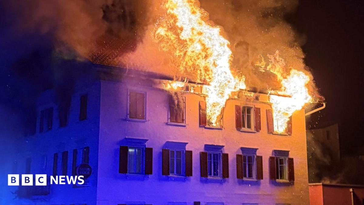 Пять человек пропали без вести после пожара в швейцарском городке Тузис