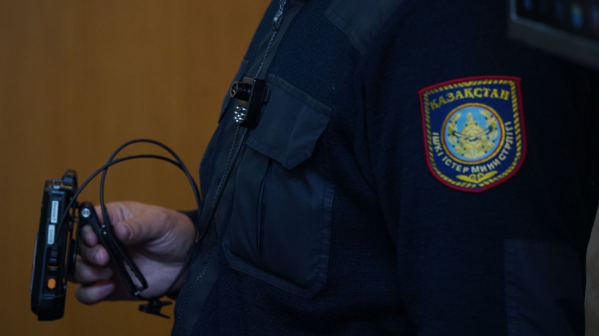 Казахстанка заявила о наказании "за смех": в МВД сделали заявление