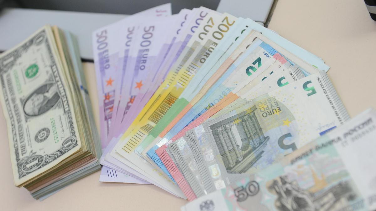 Казахстанцы резко переключили внимание с евро на рубли