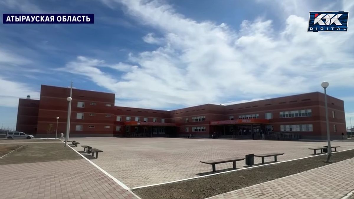 Атырау тұрғындары 1 қыркүйекке дейін мектеп ашуды талап етеді: балалар үш ауысымда оқиды