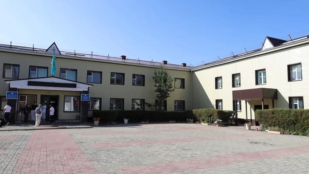 Ақтөбеде оқушылар бұрынғы жатақхана ғимаратында оқуға мәжбүр